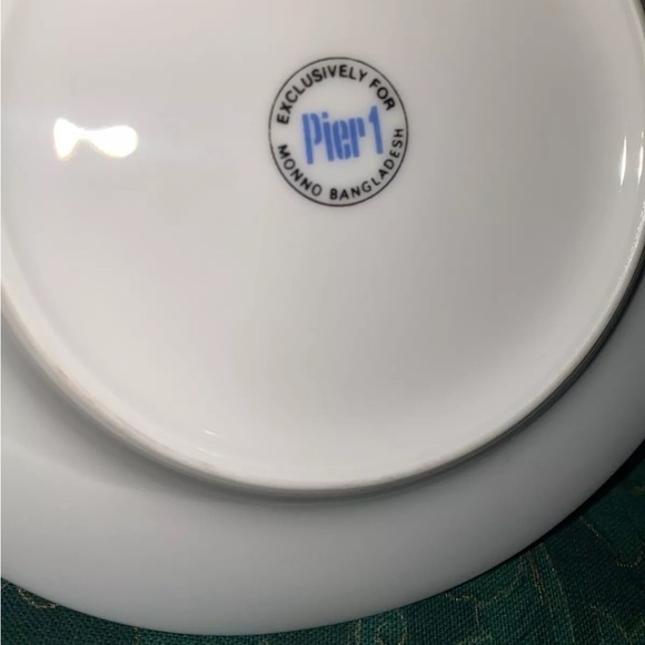 Pier One Monno Bangladesh 4pc Dinner Place Setting Hand- Painted Gold Trim HTF - Picture 7 of 9